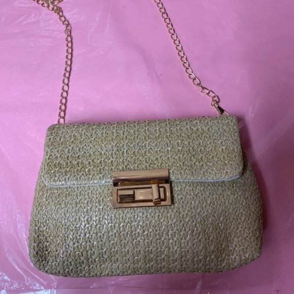 Minimalist  Flap Straw Bag Turn-lock Chain - Picture 5 of 5